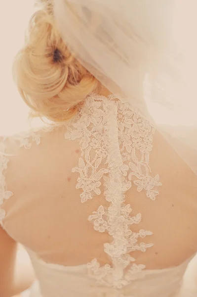 Egy csodálatos ruha a gyönyörű menyasszony — Stock Fotó