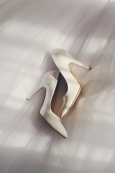 The magnificent white wedding shoes — Stock Photo, Image