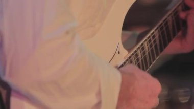 gitarist çalış