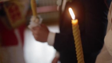 karı koca meşgul olurlar ve kilisede düğün günü evlilik