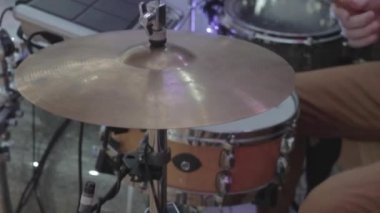 Club davulcu oyunlarında yakın çekim