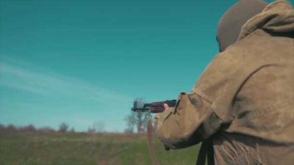 Ukrainian Soldier Does Extension Grenade Mutiny East Ukraine Russian Terrorists — Stock Video