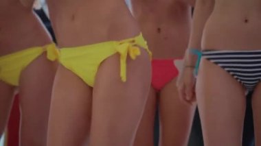 kızlar bikini modeli görünüm