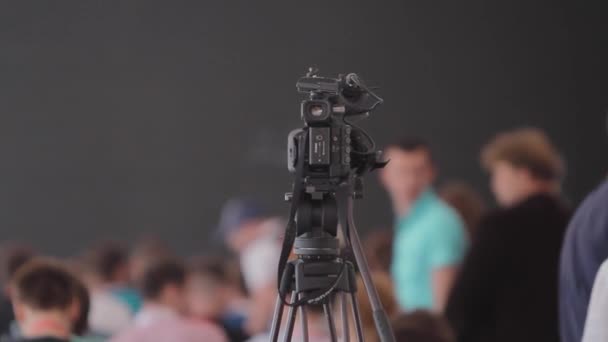 Zakelijke conferentie en presentatie. Publiek in de conferentiezaal. Bedrijfsleven en ondernemerschap. — Stockvideo