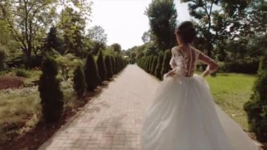 Gelin çalışır, ağır çekim