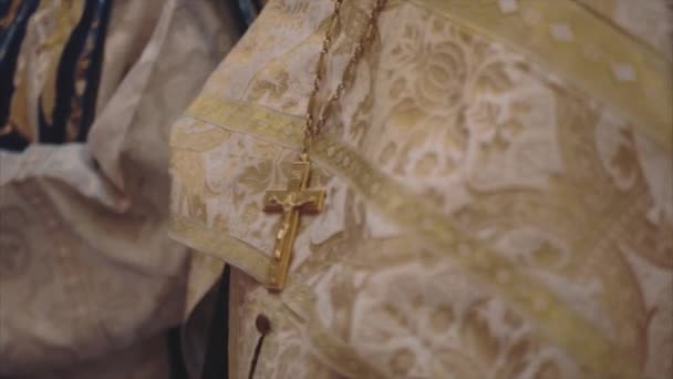 Cerimônia de casamento na igreja ortodoxa — Vídeo de Stock