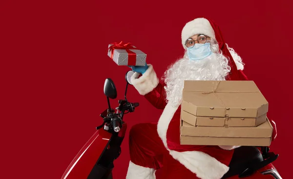 Père Noël Âgé Dans Masque Protecteur Gants Sur Une Moto — Photo