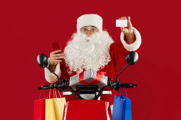 Portrét Veselého Bláznivého Santa Clause Retro Motorce Dodává Dárky Červeném — Stock fotografie