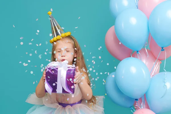 Menina Unicórnio Menina Alegre Vestido Tule Elegante Cabeça Unicórnio Celebra — Fotografia de Stock