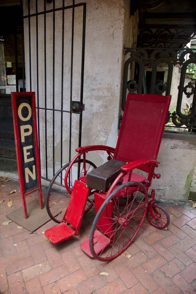 Fauteuil Roulant Antque Rouge Côté Panneau Ouvert — Photo