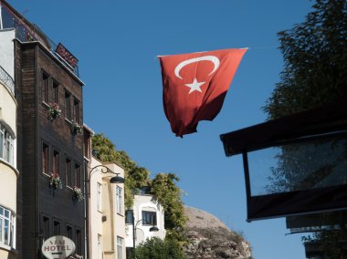 Street üzerinde Türk bayrağı