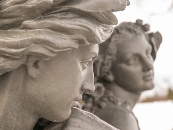 Statua dei giovani innamorati — Foto Stock