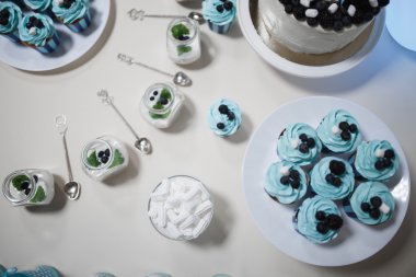 tatlı kutlama tatlı whute gri pasta mavi