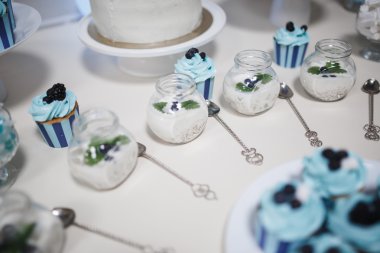 tatlı kutlama tatlı whute gri pasta mavi