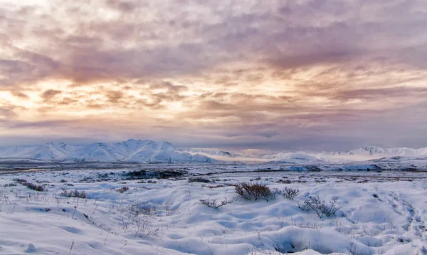 Ártico montanha nascer do sol — Fotografia de Stock