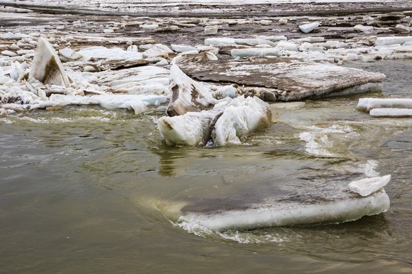 塔纳纳河冰破裂 — 图库照片