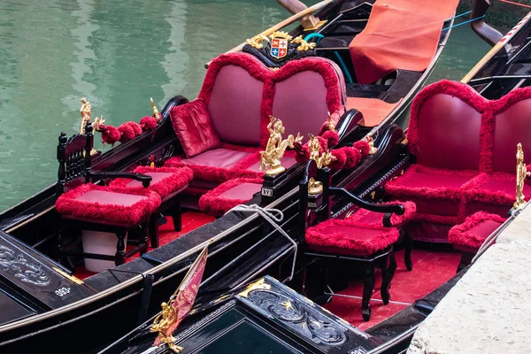Gondolas in a Venetian canal — Stock Photo, Image