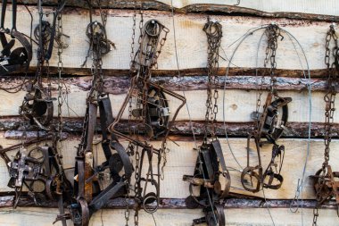 Paslı eski tuzaklar