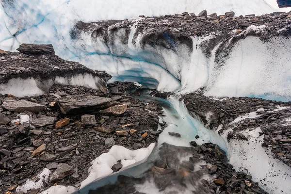 Pequeño arroyo derretido en el glaciar Matanuska —  Fotos de Stock