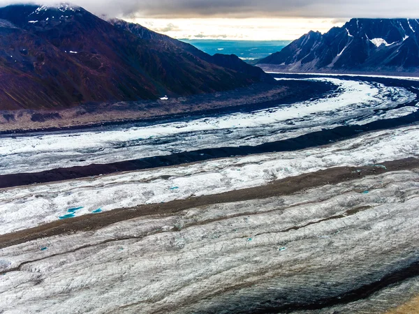 Вид на ледник Рут с озера — стоковое фото