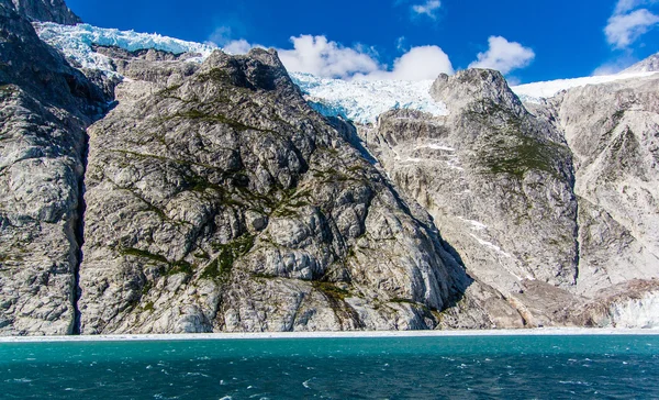 Falaises et glaciers à la tête du fjord nord-ouest — Photo