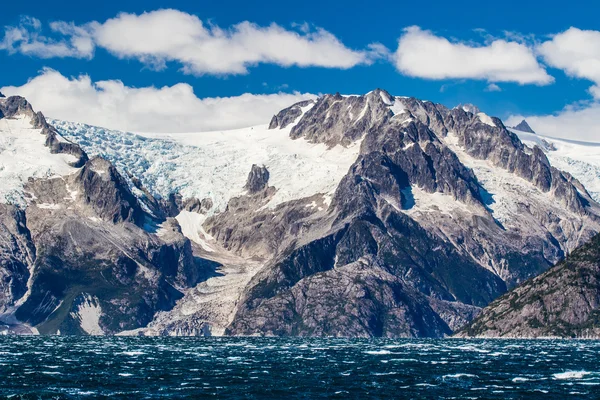 Falaises et glaciers à la tête du fjord nord-ouest — Photo