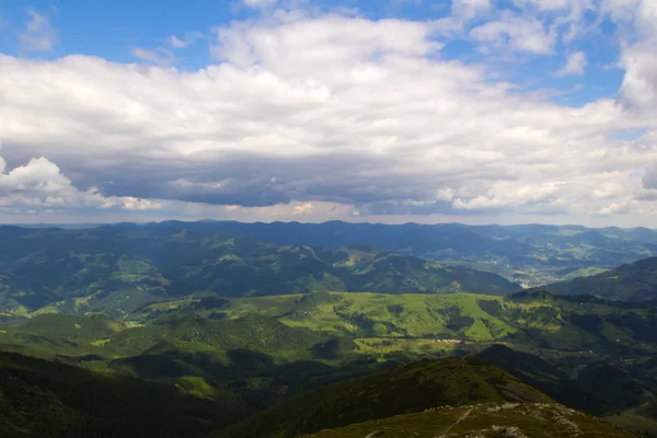 Karpat Dağları manzara, Ukrayna, Haziran — Stok fotoğraf