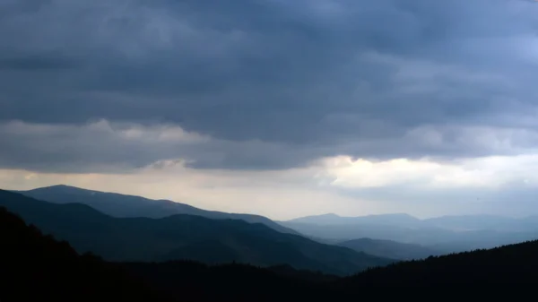 Karpat Dağları akşam