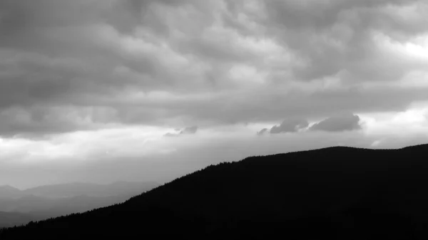 Karpat Dağları akşam