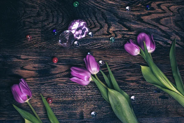 Violet tulips on the wood. Flowers. Love. Par-fume — Stock Photo, Image