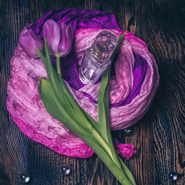 Violet tulips on the wood. Flowers. Love. Par-fume — Stock Photo, Image