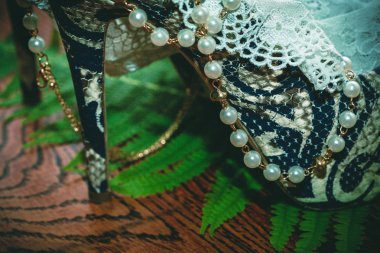 Yaprak yeşil, beyaz inci ve güzel und nazik decortion