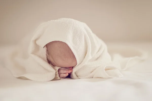 Μωρό κρύβεται — Φωτογραφία Αρχείου