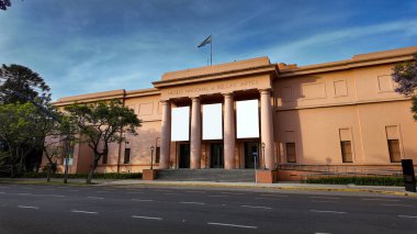 Tarihi bir sanat müzesi ve neoklasik mimarinin dış görünüşü. Buenos Aires Arjantin 'de bir kültür simgesi..