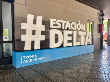 Tigre, Buenos Aires 'teki Tren de la Costa terminalindeki mavi üsteki Trenes Delta of Trenes Argentinos ile anlaşma imzalayın..