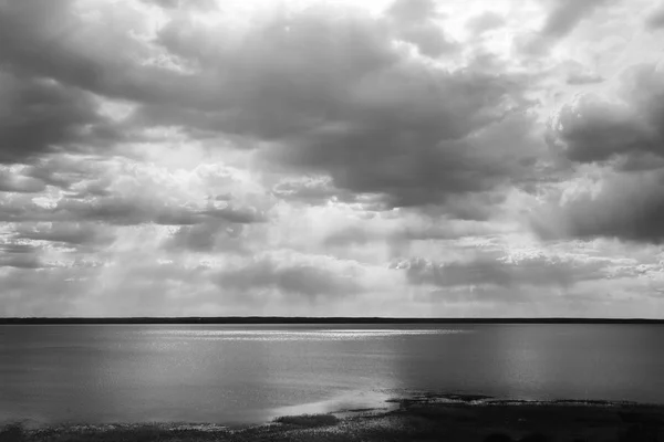 Lago e nuvole — Foto Stock