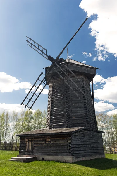 Eski ahşap fırıldak