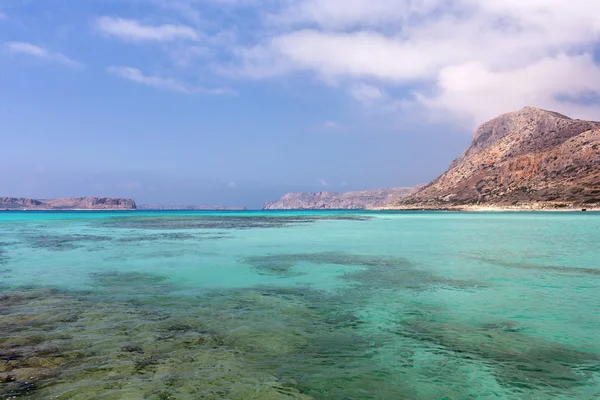 Turquoise lagoons surrounded by mountains — Stock Photo, Image