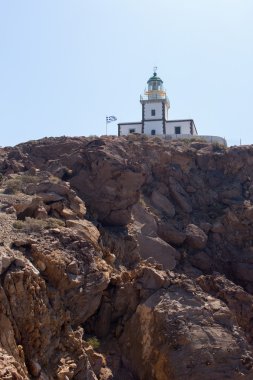 Denize yol gösteren deniz feneri