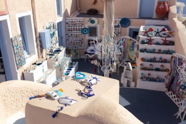 Hediyelik eşya dükkanı. Santorini