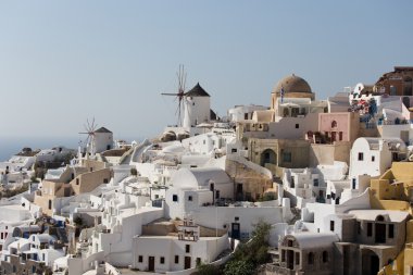 Santorini Adası - ünlü yel değirmenlerine görünümünü