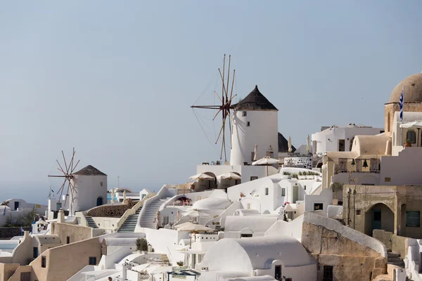 Santorini Adası - ünlü yel değirmenlerine görünümünü