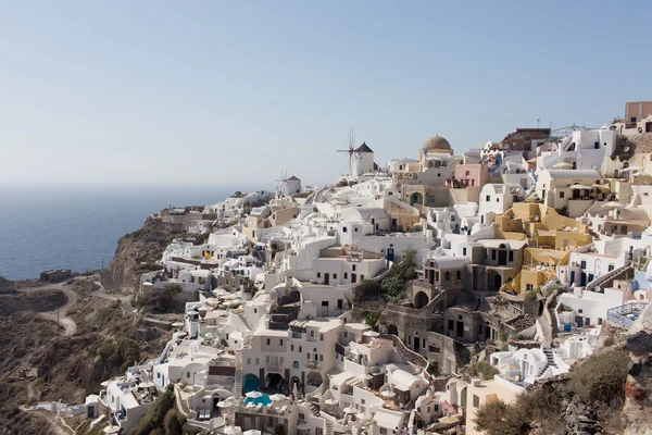 Santorini Adası - ünlü yel değirmenlerine görünümünü