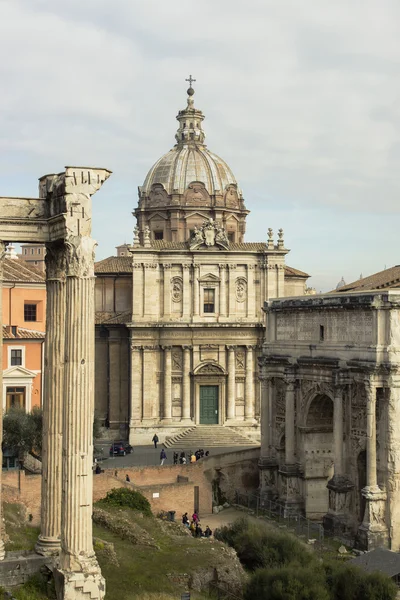 Il Foro Romano e la chiesa Santi Luca e Martina, Roma — Foto Stock