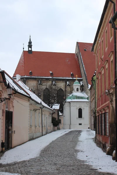 Oude straat in Bratislava, Slowakije — Stockfoto