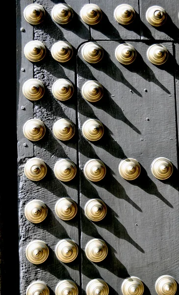 altın pirinç çivi