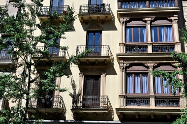 Yaz aylarında eski balkon
