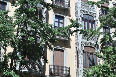 Yaz aylarında eski balkon