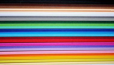 Farklı renkteki yatay çizgiler