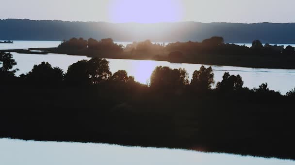 Захід сонця на річці Волга.. Стокове Відео 